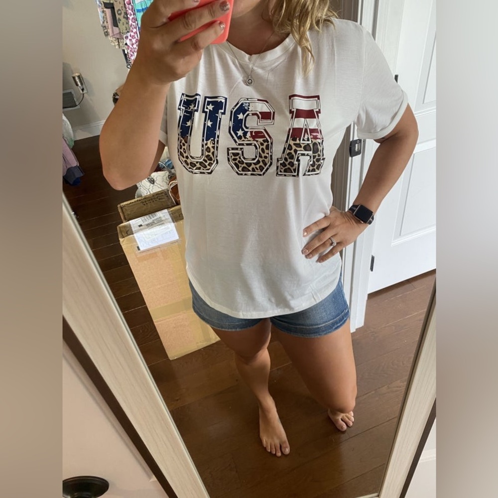 NWT white usa leopard red white blue graphic tee size small